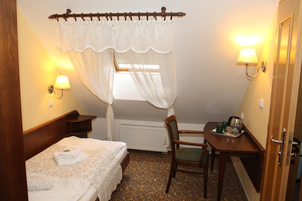 Zamecky Hotel Zlaty Orel Hranice  Exterior photo